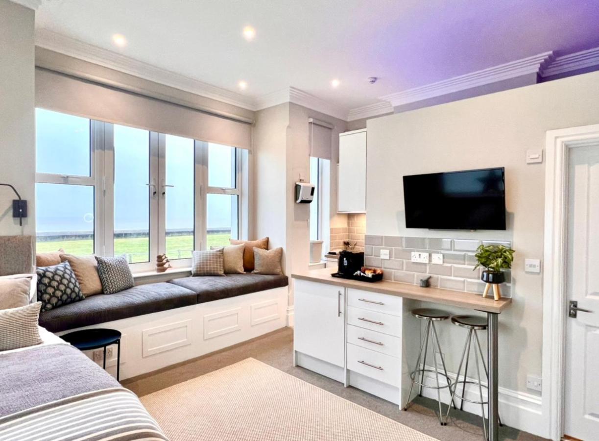 Beachfront Compact Coastal Crib, Direct Sea Views & Air Conditioning Littlestone-on-Sea エクステリア 写真