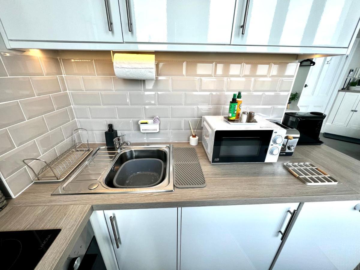 Beachfront Compact Coastal Crib, Direct Sea Views & Air Conditioning Littlestone-on-Sea エクステリア 写真