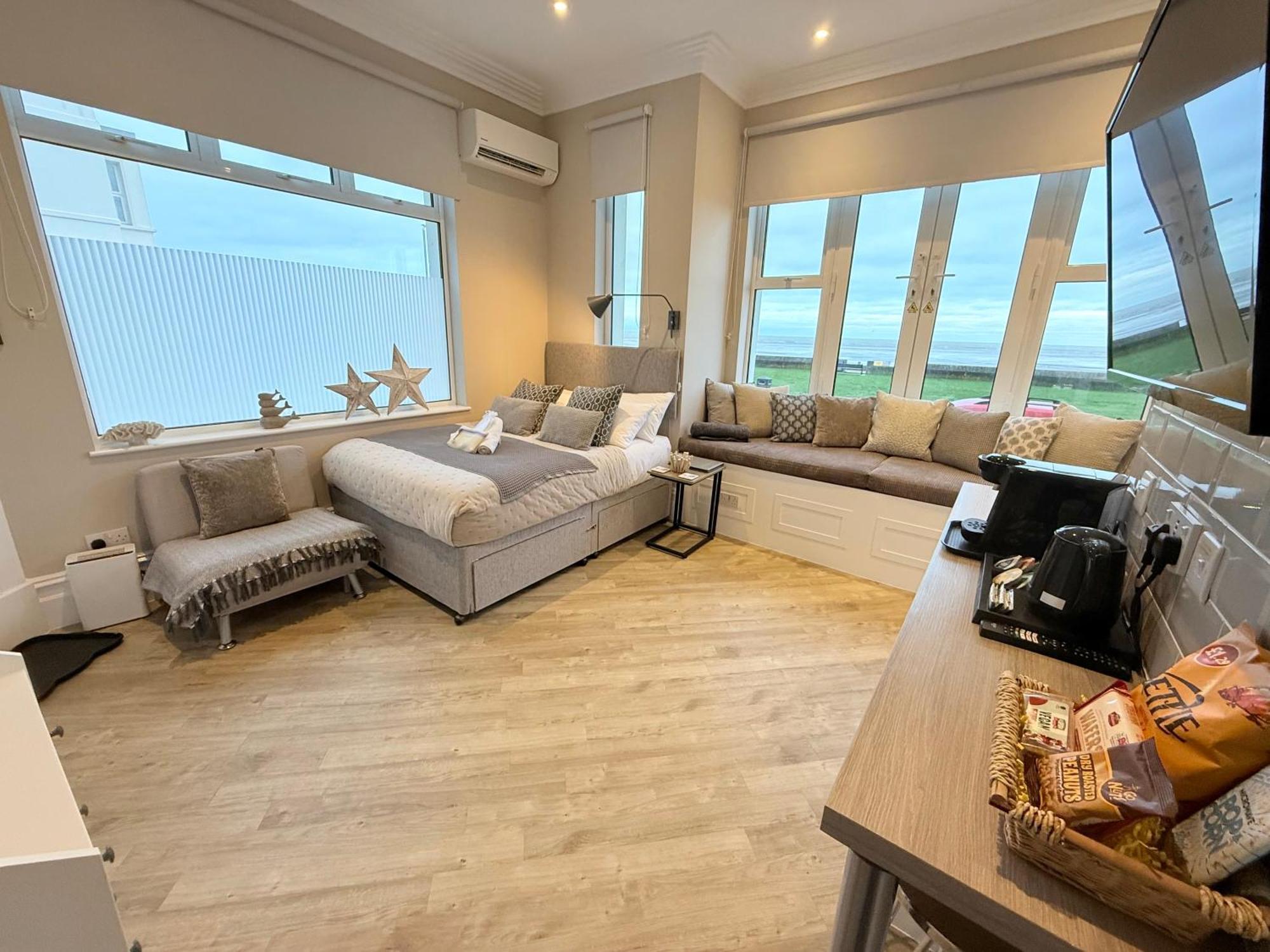 Beachfront Compact Coastal Crib, Direct Sea Views & Air Conditioning Littlestone-on-Sea エクステリア 写真