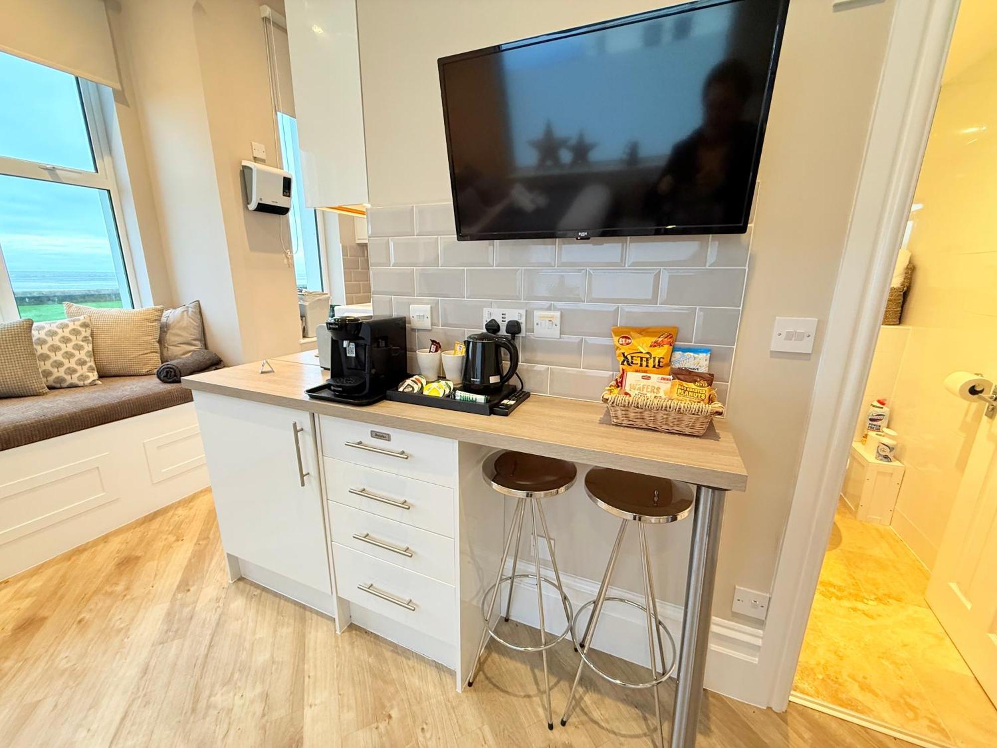 Beachfront Compact Coastal Crib, Direct Sea Views & Air Conditioning Littlestone-on-Sea エクステリア 写真